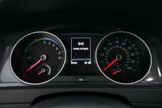 2019 Volkswagen e-Golf — photo 4 of 40