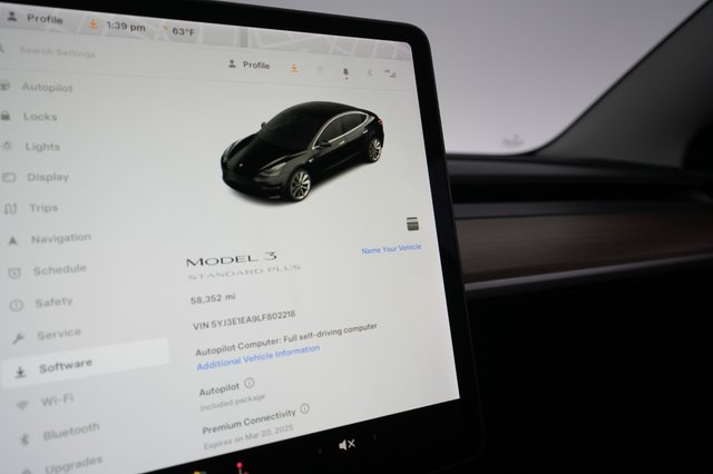 2020 Tesla Model 3 — photo 4 of 25