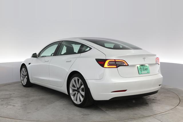 2020 Tesla Model 3 — photo 7 of 11