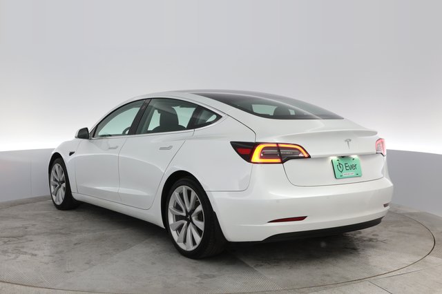 2020 Tesla Model 3 — photo 7 of 11
