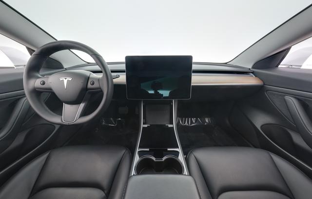 2020 Tesla Model 3 — photo 10 of 11