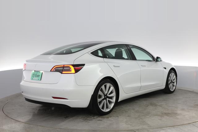2020 Tesla Model 3 — photo 5 of 11