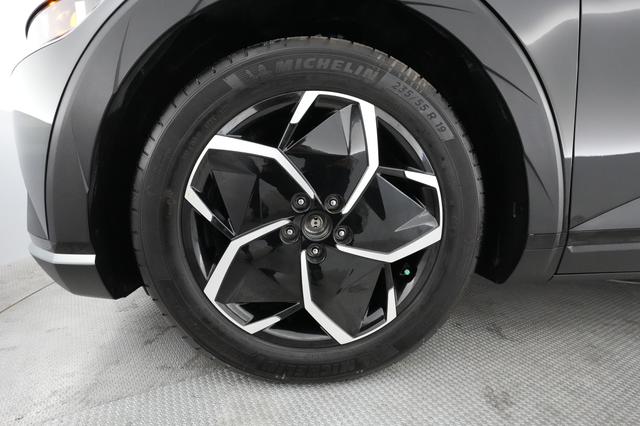 2023 Hyundai IONIQ 5 — photo 7 of 21