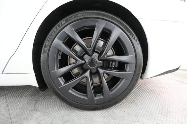 2022 Tesla Model S — photo 16 of 76