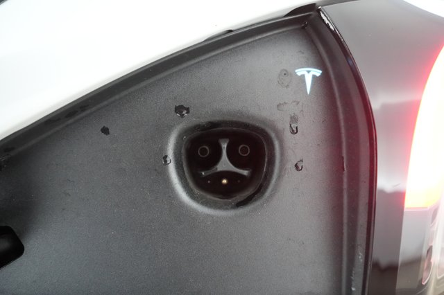 2022 Tesla Model S — photo 26 of 76