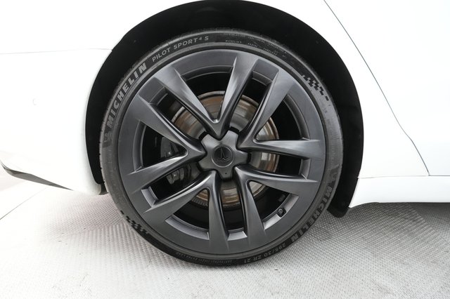 2022 Tesla Model S — photo 18 of 76