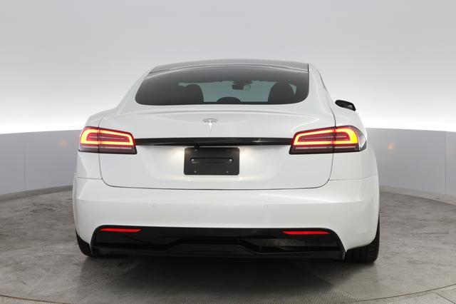 2022 Tesla Model S — photo 10 of 76