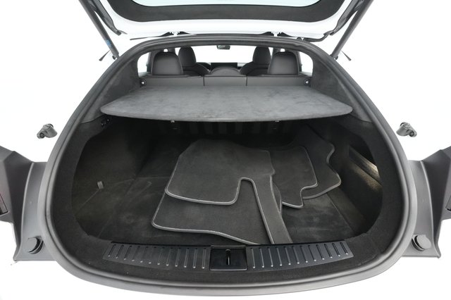 2022 Tesla Model S — photo 23 of 76
