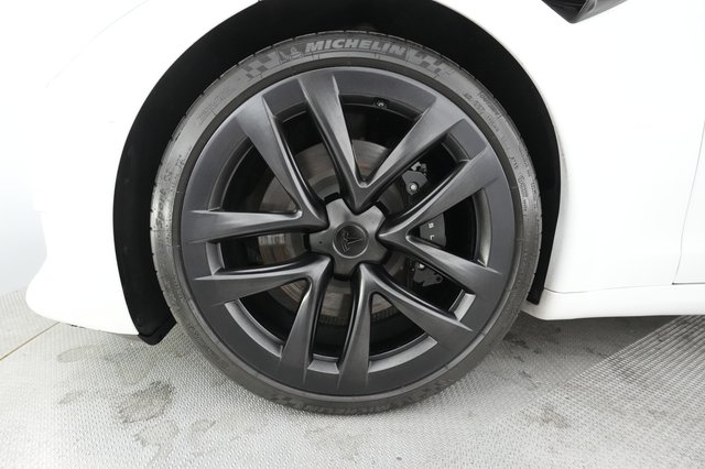 2022 Tesla Model S — photo 14 of 76