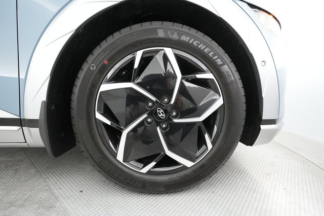 2024 Hyundai IONIQ 5 — photo 14 of 27