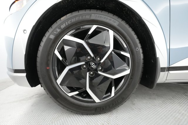 2024 Hyundai IONIQ 5 — photo 12 of 27