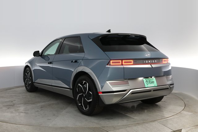 2024 Hyundai IONIQ 5 — photo 10 of 27