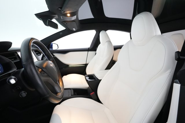 2020 Tesla Model S — photo 15 of 65
