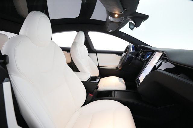 2020 Tesla Model S — photo 17 of 65