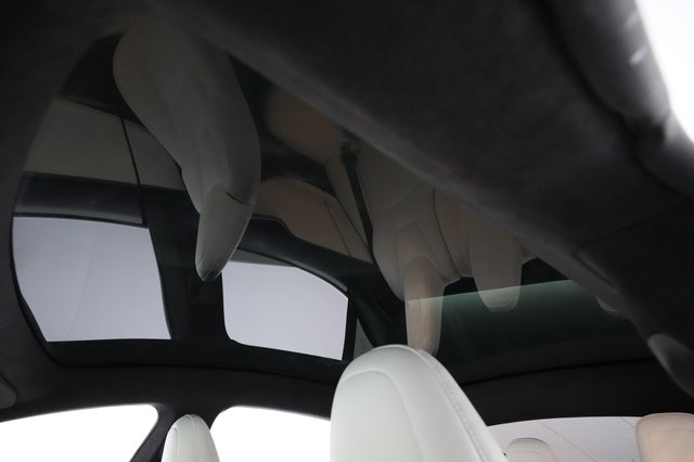 2020 Tesla Model S — photo 18 of 65