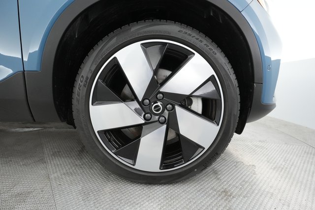 2023 Volvo C40 Recharge — photo 13 of 35