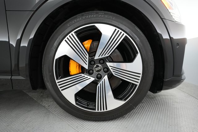 2022 Audi e-tron — photo 16 of 25