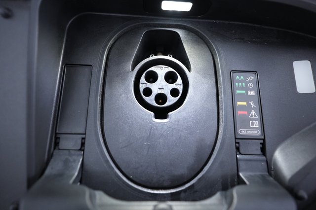 2022 Audi e-tron — photo 21 of 25