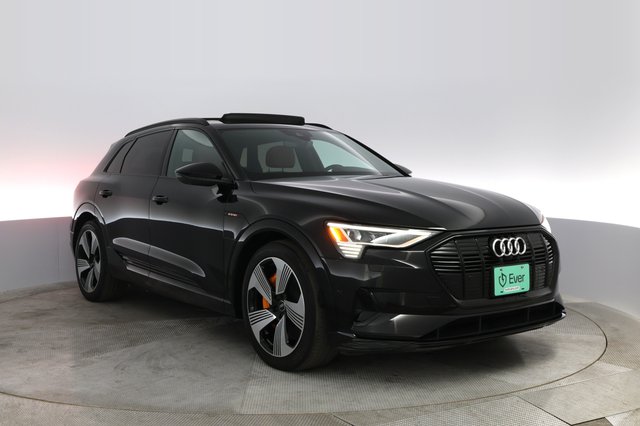 2022 Audi e-tron — photo 14 of 25