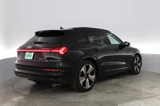 2022 Audi e-tron — photo 2 of 25