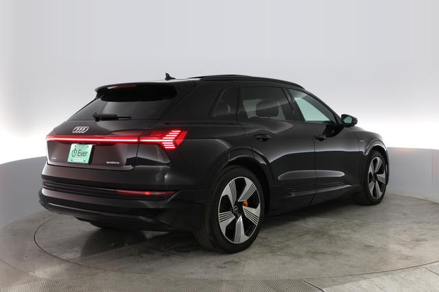 2022 Audi e-tron — photo 2 of 25