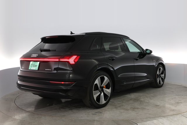 2022 Audi e-tron — photo 2 of 25