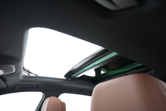 2022 Audi e-tron — photo 19 of 25