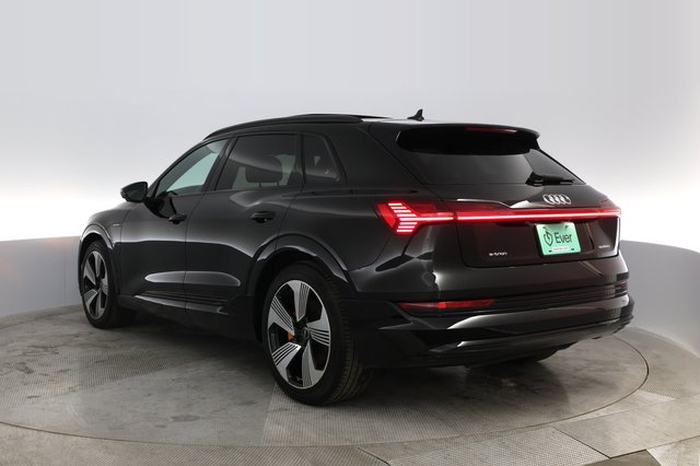 2022 Audi e-tron — photo 9 of 25