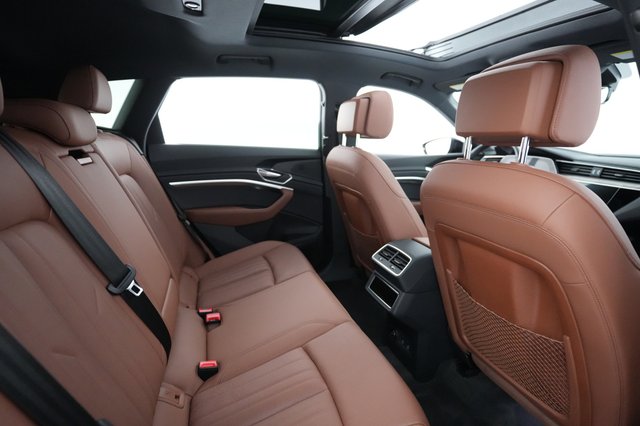 2022 Audi e-tron — photo 4 of 25