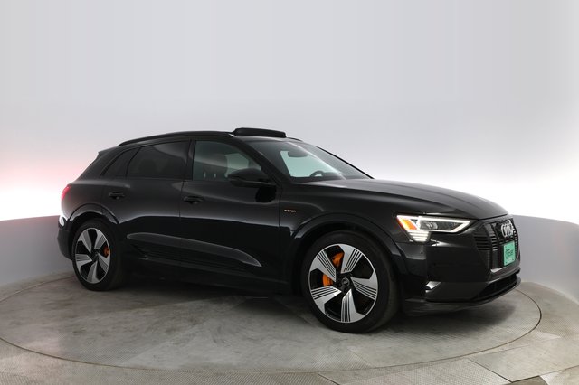 2022 Audi e-tron — photo 11 of 25