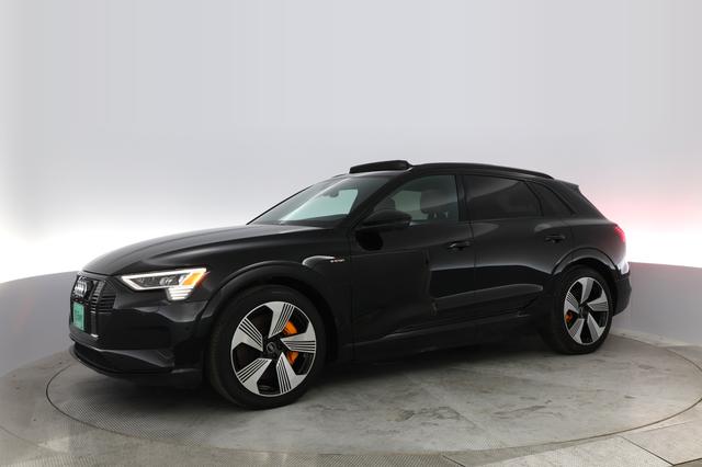2022 Audi e-tron — photo 10 of 25