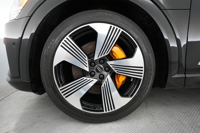 2022 Audi e-tron — photo 7 of 25