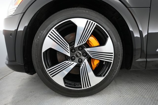 2022 Audi e-tron — photo 7 of 25