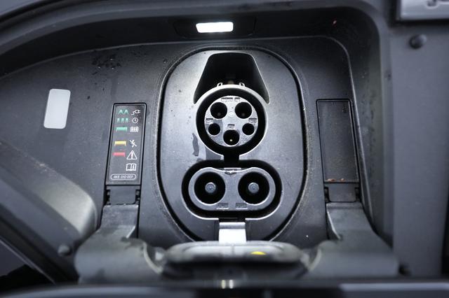 2022 Audi e-tron — photo 8 of 25