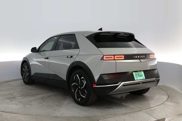 2024 Hyundai IONIQ 5 — photo 10 of 34
