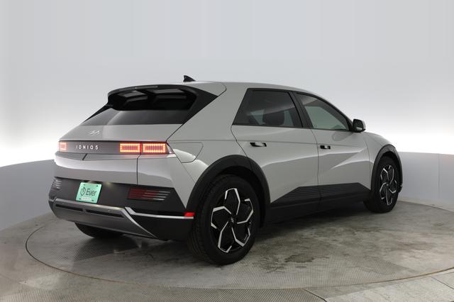 2024 Hyundai IONIQ 5 — photo 2 of 34
