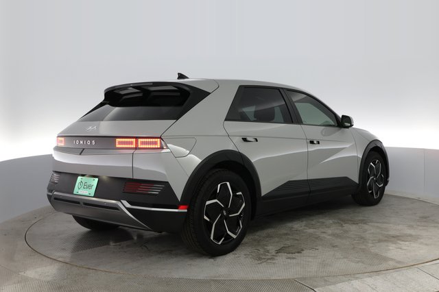 2024 Hyundai IONIQ 5 — photo 2 of 34