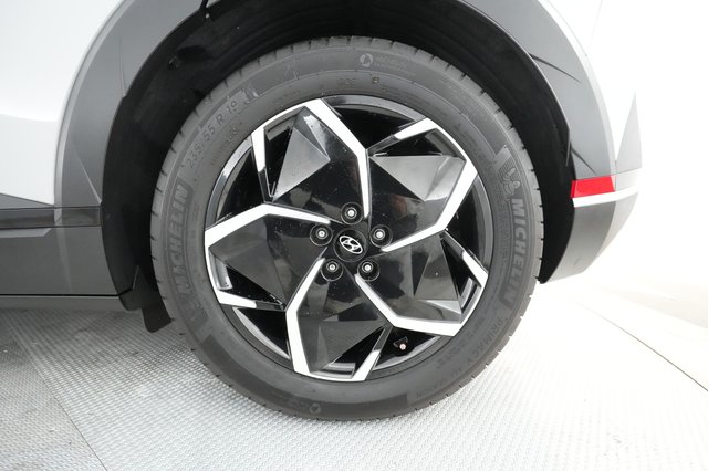 2024 Hyundai IONIQ 5 — photo 13 of 34
