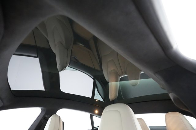 2019 Tesla Model S — photo 14 of 29