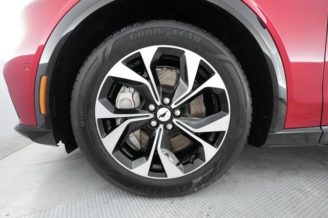 2021 Ford Mustang Mach-E — photo 12 of 39