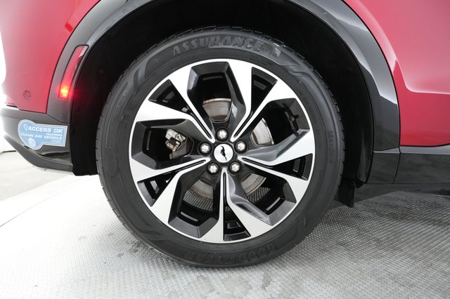 2021 Ford Mustang Mach-E — photo 15 of 39