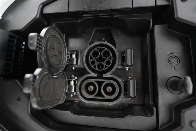 2023 Toyota bZ4X — photo 8 of 23