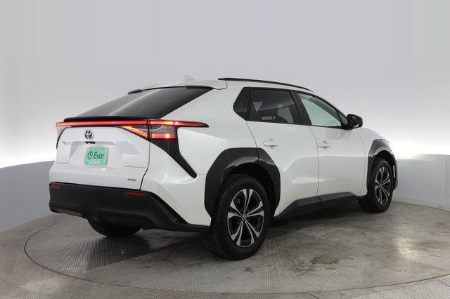 2023 Toyota bZ4X — photo 2 of 23