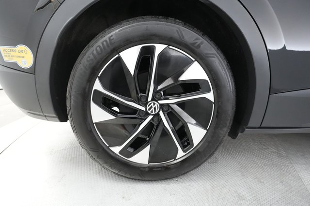 2021 Volkswagen ID.4 — photo 14 of 53