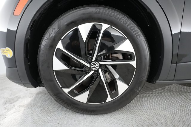 2021 Volkswagen ID.4 — photo 11 of 53