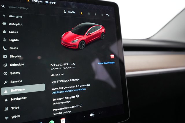 2018 Tesla Model 3 — photo 5 of 42