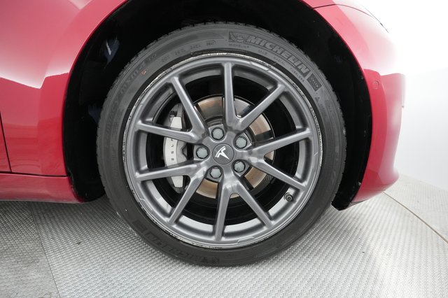 2018 Tesla Model 3 — photo 14 of 42