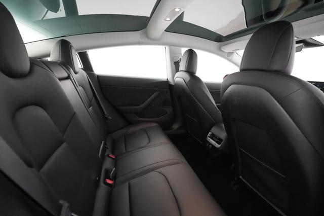 2018 Tesla Model 3 — photo 4 of 42