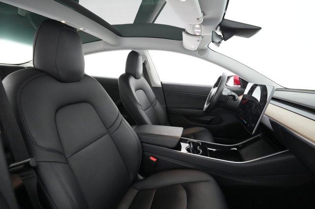 2018 Tesla Model 3 — photo 18 of 42