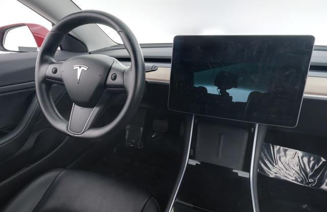 2018 Tesla Model 3 — photo 3 of 42